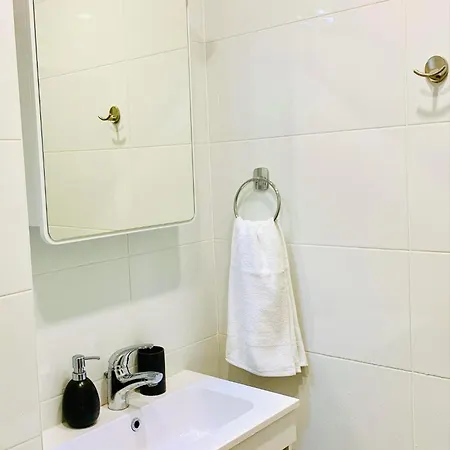 Little Paris With Free Garage Near Tokuda Hospital Apartment