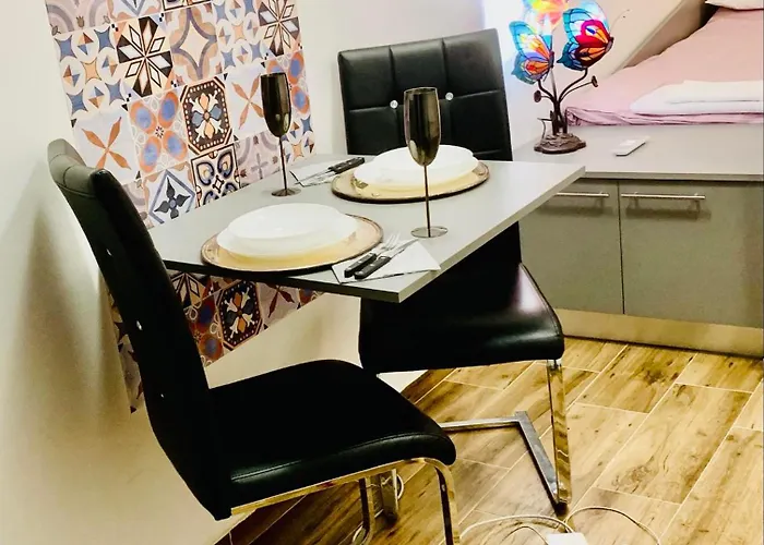 Little Paris With Free Garage Near Tokuda Hospital Appartamento