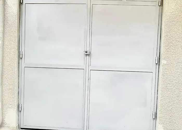 Appartement Little Paris With Free Garage Near Tokuda Hospital